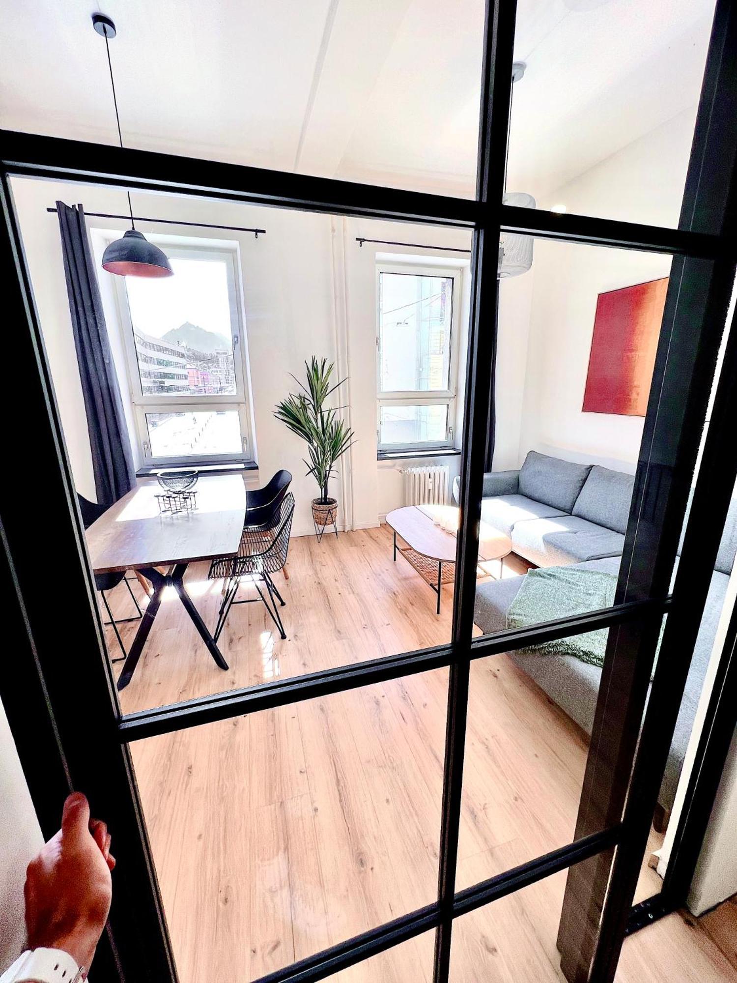 Inner City Design Loft Innsbruck Buitenkant foto